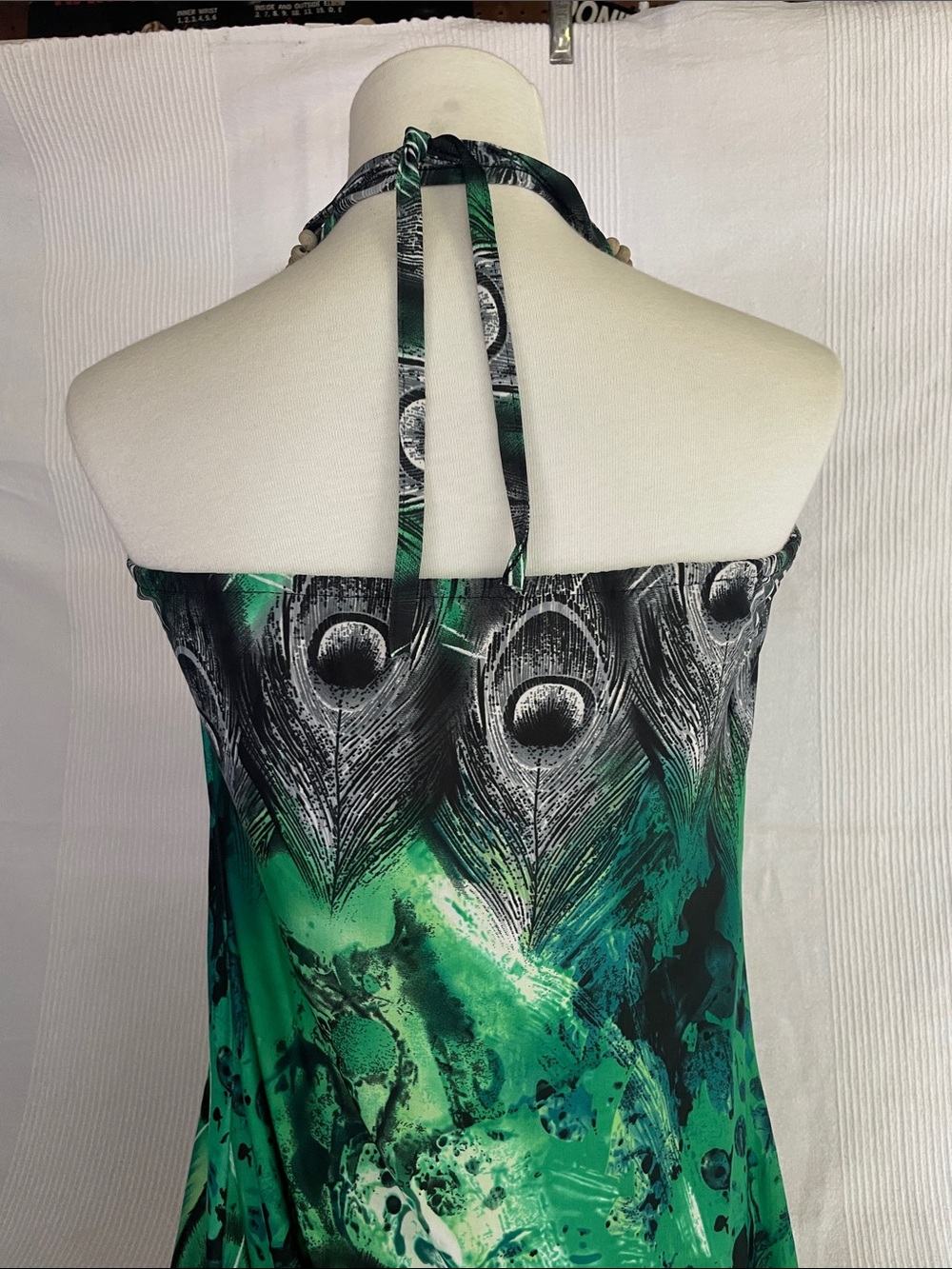 Vintage-Inspired Green Peacock Print Halter Dress with Wooden Bead Detail - Picture 3 of 5